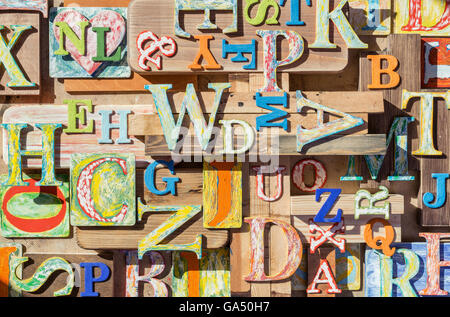 Collage fait de lettres de l'alphabet coloré. Banque D'Images