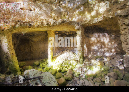 Chambre Troglodyte avec cellules dans Noto Noto Antica (ancien). Sicile, Italie Banque D'Images