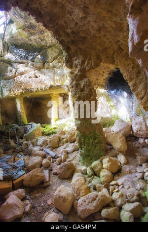 Chambre Troglodyte avec cellules dans Noto Noto Antica (ancien). Sicile, Italie Banque D'Images