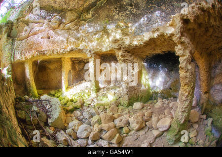 Chambre Troglodyte avec cellules dans Noto Noto Antica (ancien). Sicile, Italie Banque D'Images