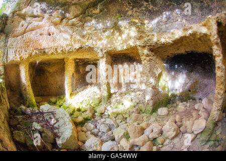 Chambre Troglodyte avec cellules dans Noto Noto Antica (ancien). Sicile, Italie Banque D'Images