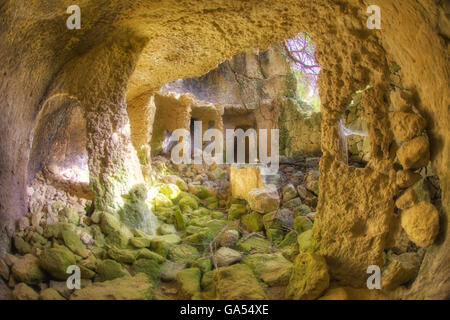 Chambre Troglodyte avec cellules dans Noto Noto Antica (ancien). Sicile, Italie Banque D'Images