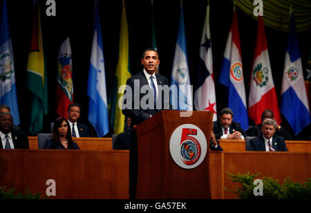 Le président américain Barack Obama parle au cours de Cinquième Sommet des Amériques au Hyatt Regency Trinidad. Banque D'Images