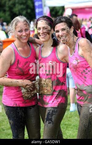 Brighton, UK. 06Th Juillet, 2016. La race pour la vie Jolie événement boueux à Stanmer Park à Brighton, East Sussex, aujourd'hui, dimanche 3 juillet 2016. Sur la photo, c'est l'action de l'événement. Crédit : Sam Stephenson/Alamy Live News Banque D'Images