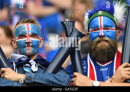 Saint-Denis, France. 06Th Juillet, 2016. Les partisans de l'Islande avant de l'UEFA EURO 2016 football match de quart de finale entre la France et l'Islande au Stade de France à Saint-Denis, France, 03 juillet 2016. Photo : Peter Kneffel/dpa/Alamy Live News Banque D'Images