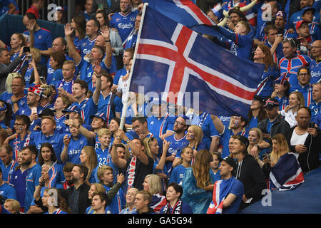 Saint-Denis, France. 06Th Juillet, 2016. Les partisans de l'Islande avant de l'UEFA EURO 2016 football match de quart de finale entre la France et l'Islande au Stade de France à Saint-Denis, France, 03 juillet 2016. Photo : Peter Kneffel/dpa/Alamy Live News Banque D'Images