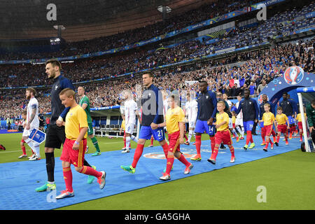 St Denis, Paris, France. 06Th Juillet, 2016. L'UEFA EURO 2016 match de quart de finale entre la France et l'Islande au Stade de France à Saint-Denis, France, 03 juillet 2016. L'EAPV sortez du tunnel : Action Crédit Plus Sport/Alamy Live News Banque D'Images