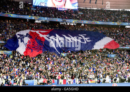 St Denis, Paris, France. 06Th Juillet, 2016. L'UEFA EURO 2016 match de quart de finale entre la France et l'Islande au Stade de France à Saint-Denis, France, 03 juillet 2016. Les partisans de la France : Action Crédit Plus Sport/Alamy Live News Banque D'Images