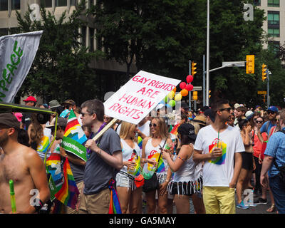Toronto, Ontario, Canada. 3 juillet, 2016. Gay Pride Parade à Toronto, Ontario, Canada 03 Juillet 2016 Crédit : Michael Matthews/Alamy Live News Banque D'Images
