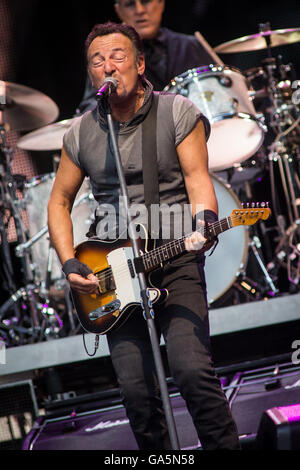 Milan Italie. 03e Juillet 2016. La légende de rock américain Bruce Springsteen effectue sur scène au Stadio San Siro Pendant 'la rivière d''2016' Credit : Rodolfo Sassano/Alamy Live News Banque D'Images