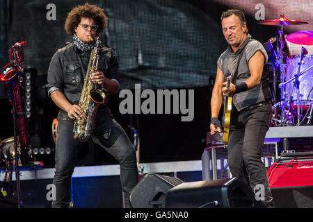 Milan Italie. 03e Juillet 2016. La légende de rock américain Bruce Springsteen effectue sur scène au Stadio San Siro Pendant 'la rivière d''2016' Credit : Rodolfo Sassano/Alamy Live News Banque D'Images