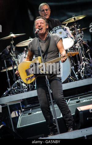 Milan Italie. 03e Juillet 2016. La légende de rock américain Bruce Springsteen effectue sur scène au Stadio San Siro Pendant 'la rivière d''2016' Credit : Rodolfo Sassano/Alamy Live News Banque D'Images