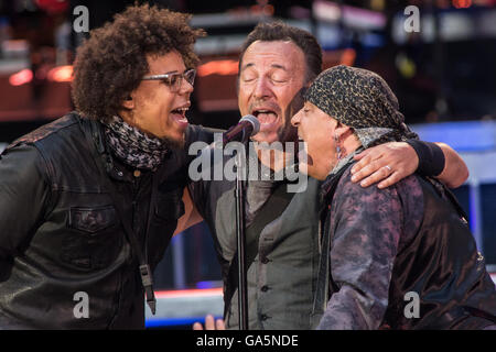 Milan Italie. 03e Juillet 2016. La légende de rock américain Bruce Springsteen effectue sur scène au Stadio San Siro Pendant 'la rivière d''2016' Credit : Rodolfo Sassano/Alamy Live News Banque D'Images