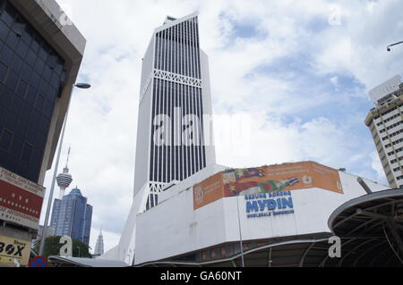 Kuala Lumpur skyline y compris Maybank, KL Tower et Petronas Twin Towers Banque D'Images