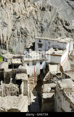 Maisons sur la colline parlementaire en village, Lamayuru, près de Leh à Srinagar, Leh, Ladakh Road, le Jammu-et-Cachemire, l'Inde Banque D'Images