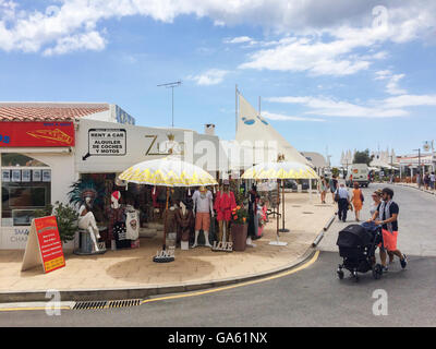 20 Juin 2016 : Santa Eularia, Ibiza, Espagne - Shopping à Santa Eularia, Ibiza, Espagne. Banque D'Images