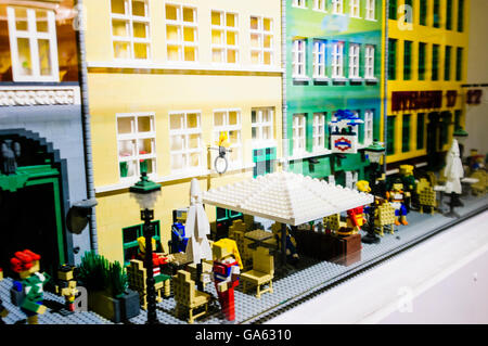 Une scène de rue danoise construite à partir de briques Lego. Banque D'Images