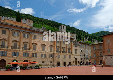 Piazza Grande, centre historique, Gubbio, Ombrie, Italie Banque D'Images