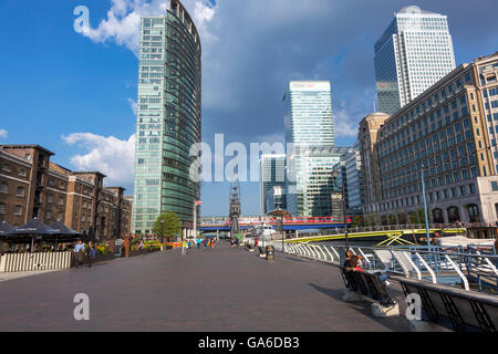 West India Quay et vue de l'hôtel Marriott de Canary Wharf, London, UK Banque D'Images