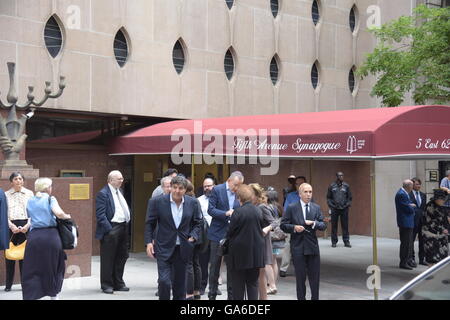 New York City, United States. 06Th Juillet, 2016. Amis & Famille dire adieu à l'auteur, lauréat du prix Nobel et survivant de l'Holocauste, Elie Wiesel, le matin, dans un service funéraire à Manhattan's Park East Synagogue. Credit : Andy Katz/Pacific Press/Alamy Live News Banque D'Images