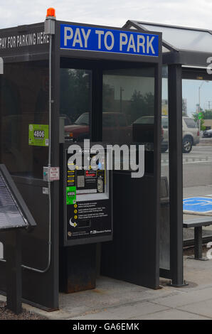 Poste de paiement de stationnement automatisé Banque D'Images