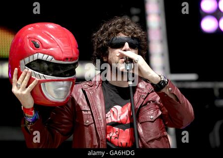 Rhys de Grubr des animaux Super Furry qui se produisent à T4 sur la plage, à Weston-Super-Mare. Banque D'Images
