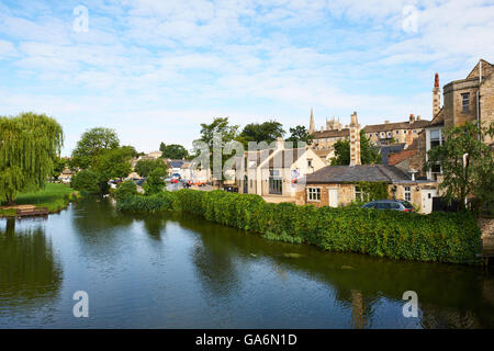 Vue vers les prés de la ville de la ville de Stamford Bridge Lincolnshire UK Banque D'Images