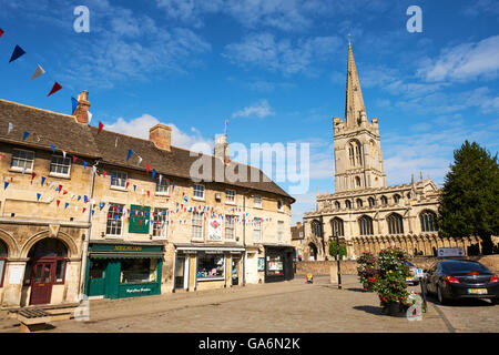 Red Lion Square l'église paroissiale de tous les Saints Stamford Lincolnshire UK Banque D'Images