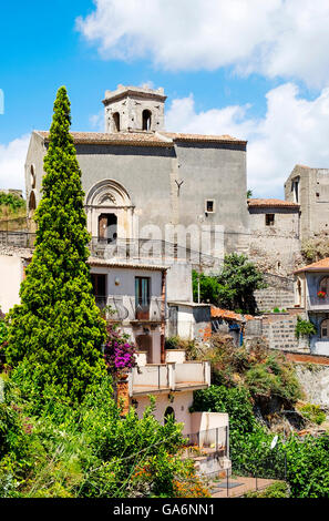 Le village médiéval de Savoca dans Peloritan les montagnes près de Messine en Sicile, en Italie du nord-est. Banque D'Images