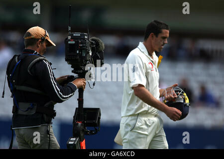 Cricket - npower Premier test - Angleterre / Inde - deuxième jour - Lord's.Kevin Pietersen, de l'Angleterre, quitte le terrain après avoir quitté le terrain pour Zaheer Khan Banque D'Images