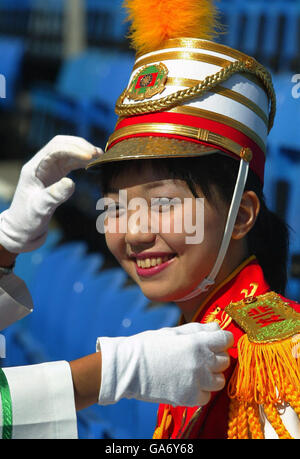 Les premières filles de Taipei Senior High School Guard & Drum corps visitent le château d'Édimbourg pour la première fois avant leur performance au Edinburgh Tattoo, dans sa 58e année et se déroule du 3 au 25 août. APPUYEZ SUR ASSOCIATION photo. Date de la photo : vendredi 27 juillet 2007. Les organisateurs du 58e Tattoo militaire d'Édimbourg ont dévoilé aujourd'hui leur ligne pour l'événement de cette année. Des centaines de musiciens, de danseurs et de motards se produisent le mois prochain sur fond spectaculaire du château d'Édimbourg. Voir PA Story SCOTLAND Tattoo. Le crédit photo devrait se lire comme suit : David Cheskin/PA Wire Banque D'Images