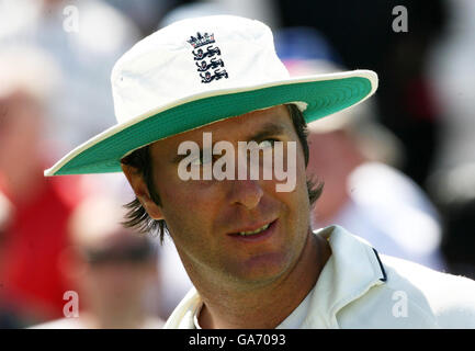 Cricket - npower second Test - Angleterre / Inde - cinquième jour - Trent Bridge.Le capitaine d'Angleterre Michael Vaughan regarde pendant la cinquième journée du deuxième match de npower Test contre l'Inde à Trent Bridge, Nottingham. Banque D'Images