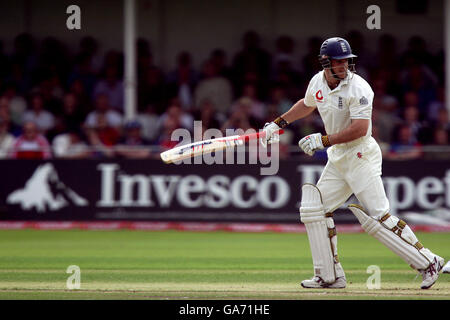 Andrew Strauss, en Angleterre, en action contre l'Inde lors du 2e essai de npower à Trent Bridge, Nottingham. Banque D'Images