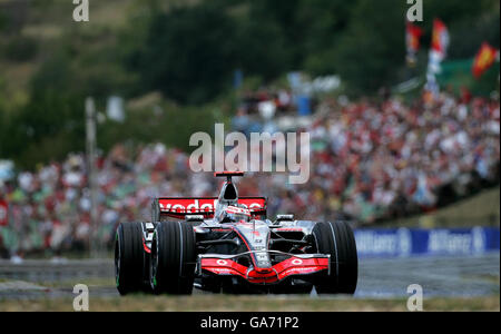 Formula One Motor Racing - Grand Prix de Hongrie - qualification - Hungaroring.Fernando Alonso dans la Vodafone McLaren Mercedes MP4/22 lors des qualifications sur le circuit Hungaroring, près de Budapest, Hongrie. Banque D'Images