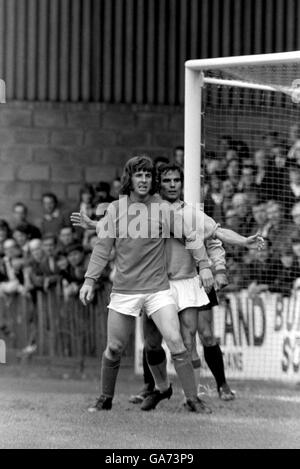 Football - coupe anglo-italienne - Groupe un - Carlisle United / Catanzaro. Stan Bowles, Carlisle United (l) Banque D'Images