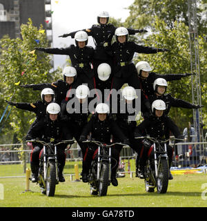 Spectacle de Glasgow 2007.Les casques blancs Royal Signals se sont donnés lors du spectacle de Glasgow 2007. Banque D'Images