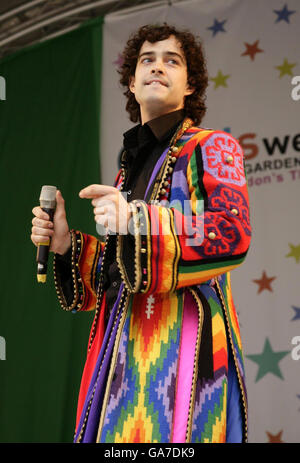 Lee Mead de Joseph et l'incroyable Dreamcoat Technicolor, sur scène lors de la semaine annuelle des enfants dans le West End, qui célèbre le Theatreland de Londres, à Covent Garden, dans le centre de Londres. Banque D'Images