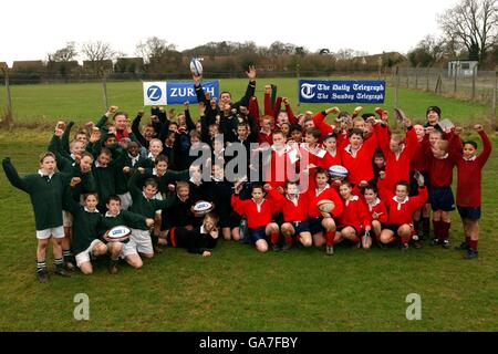 Rugby Union - Abdel Benazzi de sarrasine rugby avec les enfants. Banque D'Images