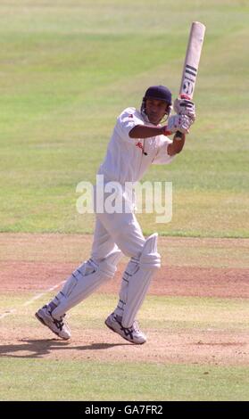 Cricket - Pakistan Tour d'Angleterre - universités britanniques v Pakistan - Pakistan nets. Mohammed Sheikh de Warwickshire en action Banque D'Images