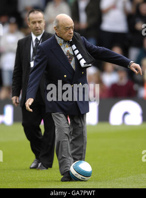 Mohamed Al Fayed, président de Fulham, lors du match de la Barclays Premier League à Craven Cottage, à l'ouest de Londres. Banque D'Images