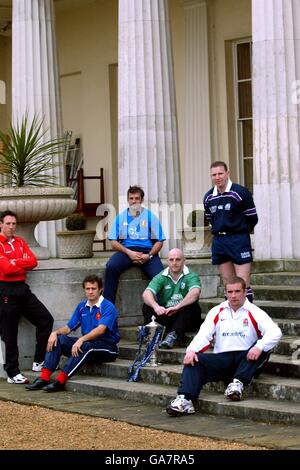 De gauche à droite)Mark Taylor (pays de Galles), Fabian Galthie (France), Luca Martin (Italie), Keith Wood (Irlande), Andy Nicol (Écosse) et Phil Vickery (Angleterre) au Stoke Park Club pour le lancement du Lloyds six Nations. Banque D'Images