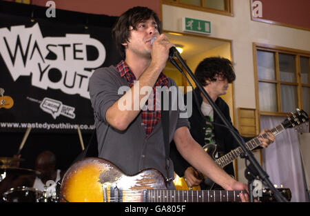 Sale jolies choses effectuent un concert en aide à la charité perdue Jeunesse à la prison de Pentonville, dans le nord de Londres. Banque D'Images