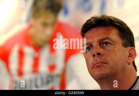 David O'Leary, directeur de Leeds United, parle lors de la conférence de presse Banque D'Images