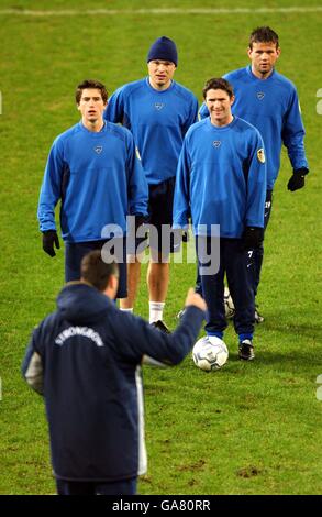 David O'Leary, directeur de Leeds United, dirige le L-R Harry Kewell, Mark Viduka, Robbie Keane et Eirik Bakke Banque D'Images