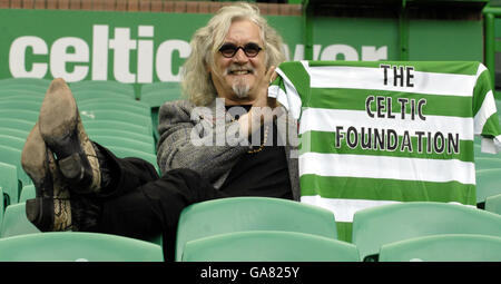 Le comédien Billy Connolly lors d'un appel de presse au Celtic Park à Glasgow. Banque D'Images