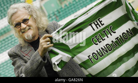 Le comédien Billy Connolly lors d'un appel de presse au Celtic Park à Glasgow. Banque D'Images