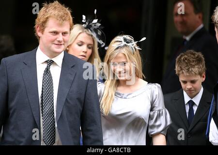 (G-D) George McCorquodale, Kitty Spencer, Viscount Althorp, Lady Amelia Spencer, Lady Eliza Victoria Spencer et George Rupert Freud au service de Thanksgiving pour la vie de Diana, princesse de Galles, à la Chapelle des gardes, Londres. APPUYEZ SUR ASSOCIATION photo. Date de la photo : vendredi 31 août 2007. Le prince William et le prince Harry ont organisé le service de Thanksgiving pour commémorer la vie de leur mère à l'occasion du dixième anniversaire de sa mort. Voir les histoires de PA DIANA. Le crédit photo devrait se lire : Lewis Whyld/PA Banque D'Images