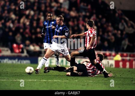 Stefan Schwarz de Sunderland s'attaque au timbre Phil de Middlesbrough Banque D'Images