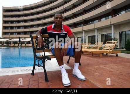 Football - International friendly - Bulgarie v pays de Galles - Wales Training session - Naftex Stadium.Danny Gabbido, capitaine du pays de Galles, pose pour les photographes après une conférence de presse à l'hôtel TEAM, Burgas, Bulgarie. Banque D'Images