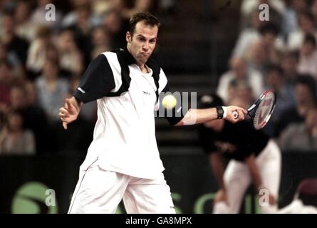 Greg Rusedski en Grande-Bretagne en action contre Thomas Enqvist Banque D'Images